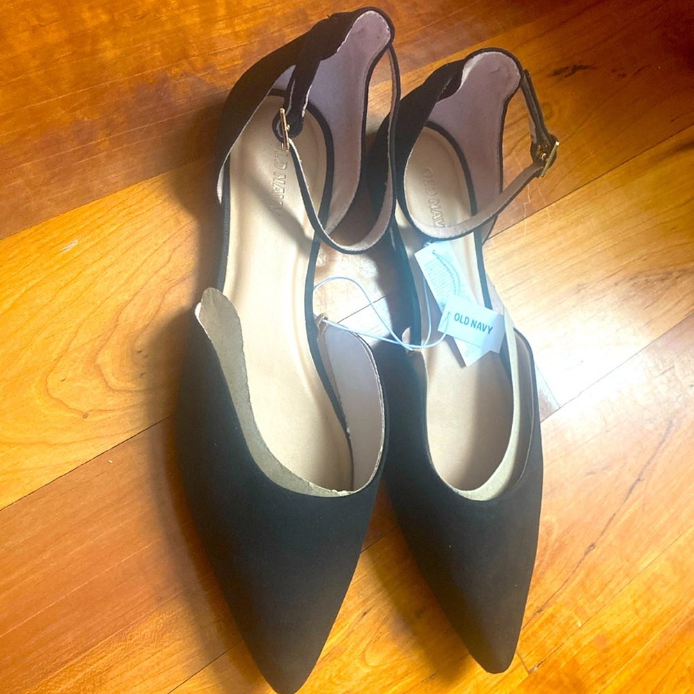 Old Navy size 9 pointy flats NWT!!🖤📞☕️